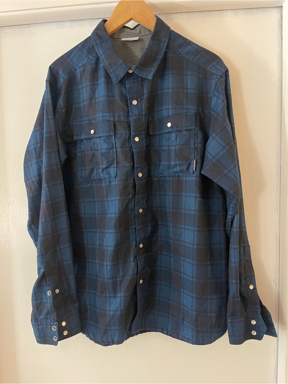 Columbia Men's Navy and Dark Blue Plaid Button-Up Shirt pit 24”
